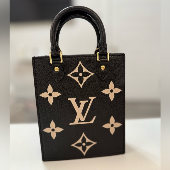 LOUIS VUITTON
Petit Sac Plat Bag - Picture 8 of 10